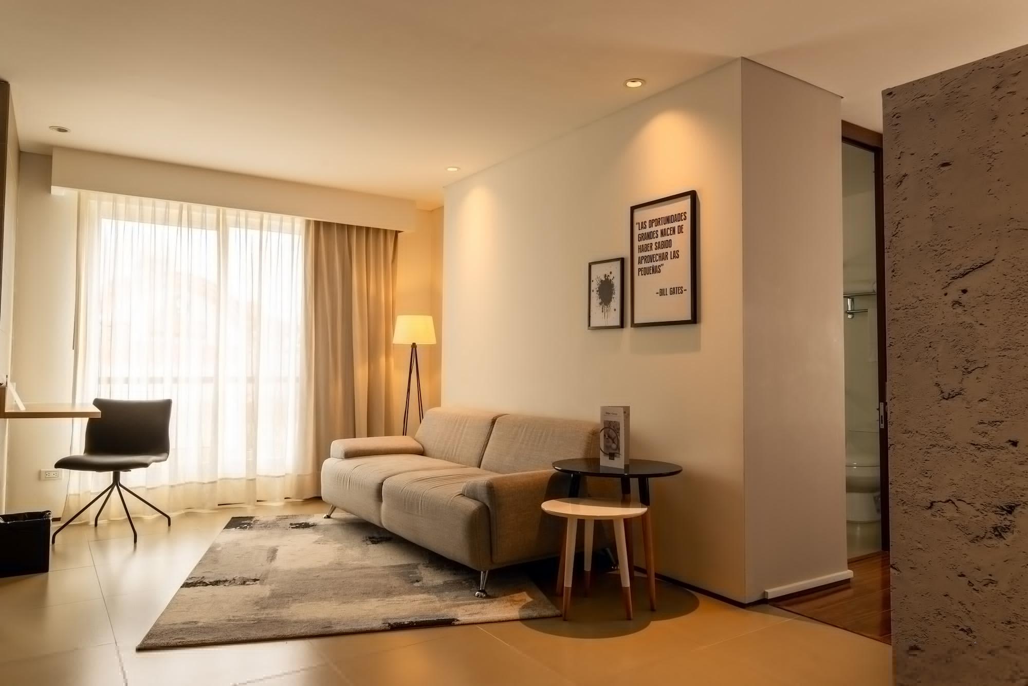 Quo Quality Hotel Manizales Exterior photo A living room with a sofa