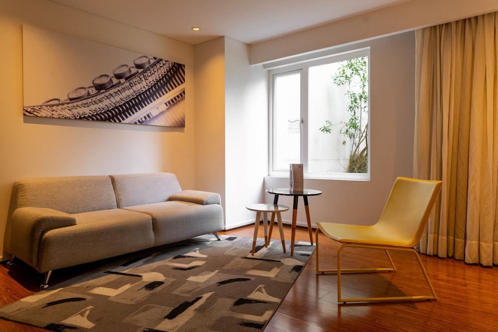 Quo Quality Hotel Manizales Exterior photo A living room in a hotel