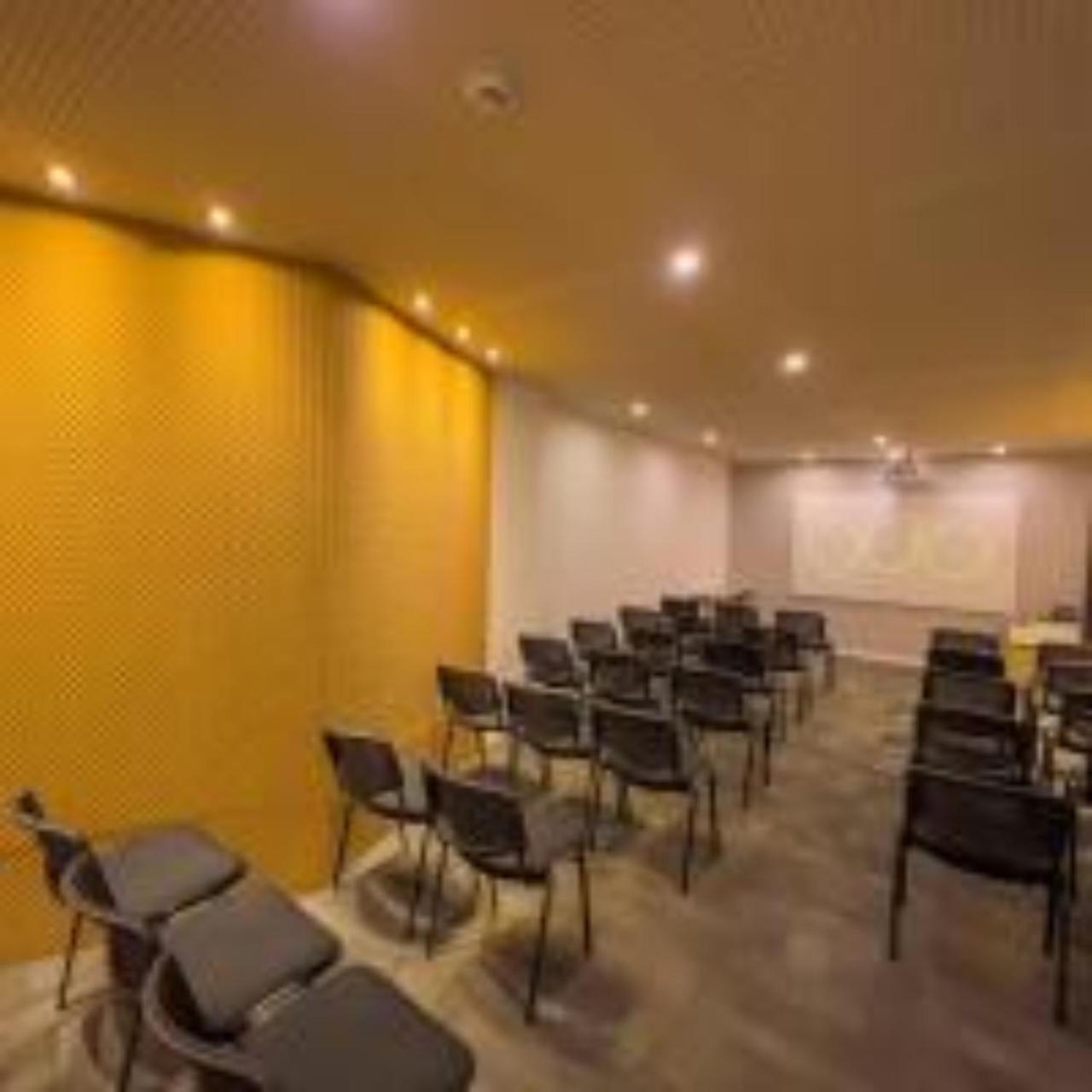 Quo Quality Hotel Manizales Exterior photo The interior of the lecture room
