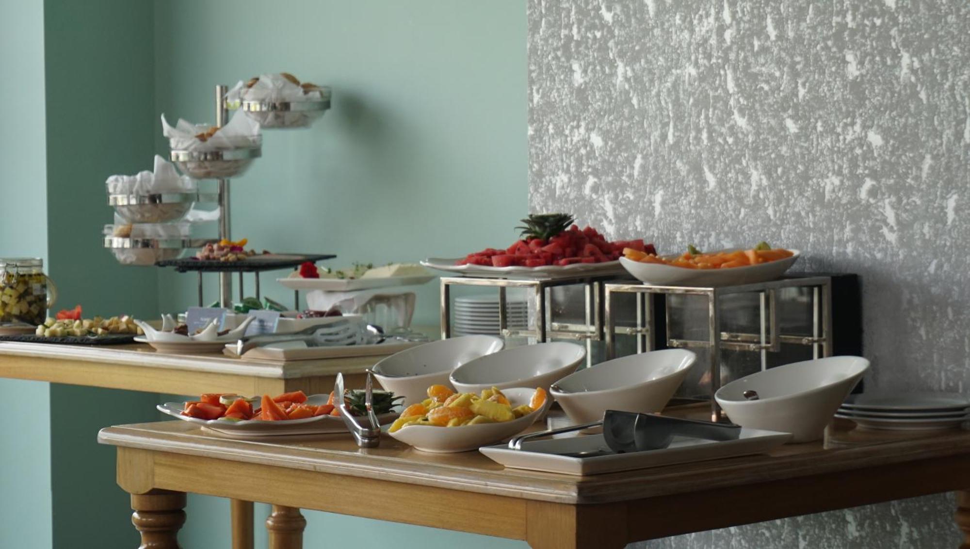 Quo Quality Hotel Manizales Exterior photo A buffet
