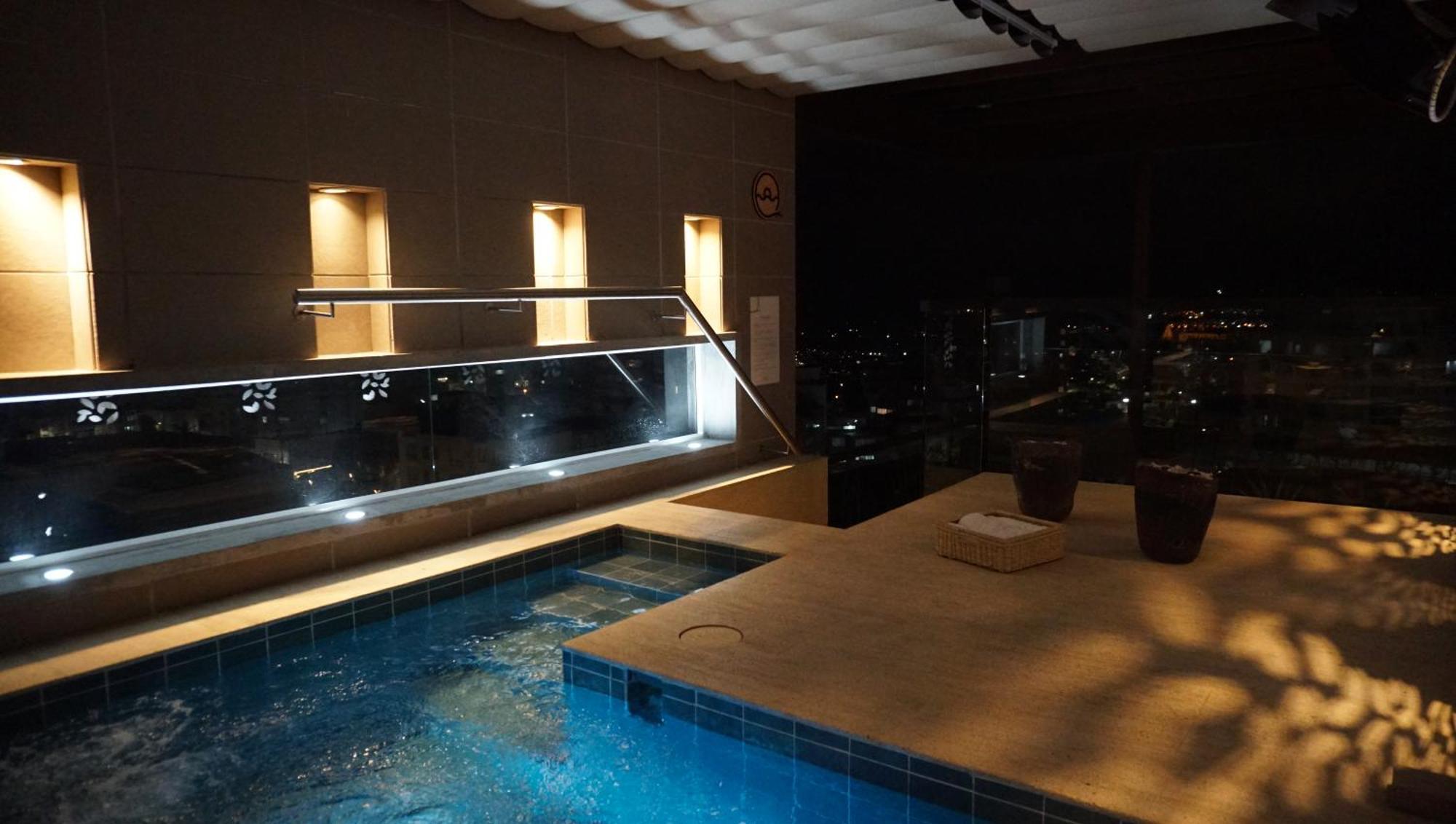 Quo Quality Hotel Manizales Exterior photo The rooftop pool at the hotel