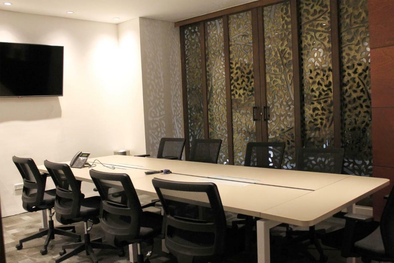 Quo Quality Hotel Manizales Exterior photo A meeting room at the headquarters of the National University of Ireland, Galway