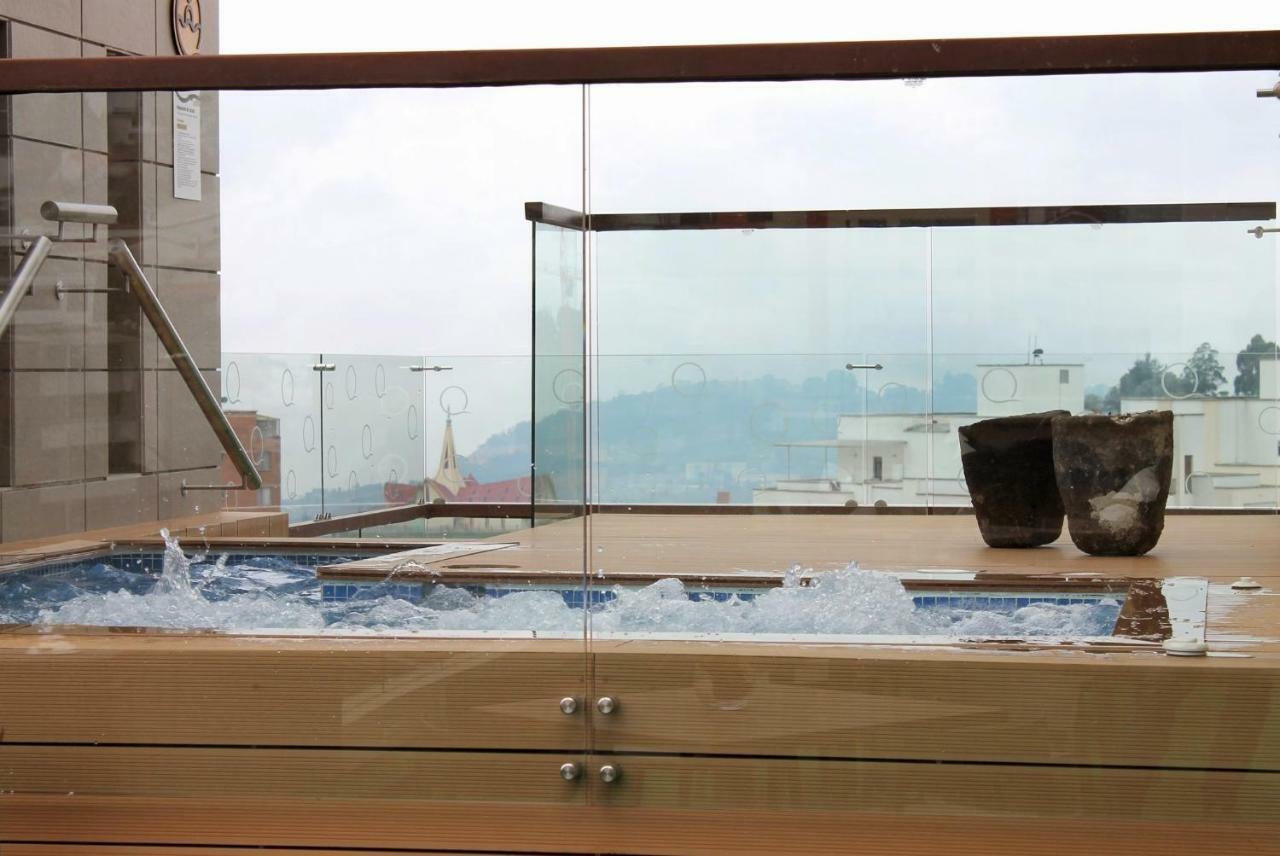 Quo Quality Hotel Manizales Exterior photo A glass balustrade
